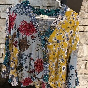 🌺EUC Umgee Women's Floral Patchwork Top - Multicolor